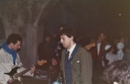 Bob e Phil, con Ronnie seminascosto, imbracciano il perquanto. "Quadroimphamia": Lino e I Mistoterital ragazzi amModo! Pieve di Cento (Bo), 23 marzo 1985.